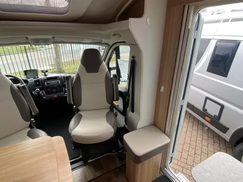 Dethleffs Advantage Single beds price stunt photo: 8