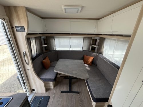 Hobby De Luxe 495 UL 1800-sfeer-bedver-reswiel Foto: 3