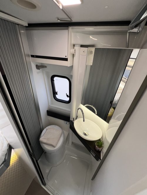 Adria Twin Supreme 640 SGX 9-T AUTOMAAT 2X ZONNEPANEEL Foto: 9