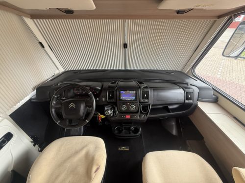B&uuml;rstner Lyseo T 690 164 PS L&auml;ngsbetten+Hubbett Markise Fliegenschutzt&uuml;r Fahrradtr&auml;ger Solarmodul elektr. Satellit Fernseher Remis Plissee gro&szlig;e Garage Foto: 9