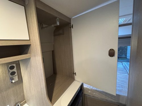 P&ouml;ssl 2Win Plus 600 D-line 140 hp AUTOMATIC 9-Speed Euro6 Fiat Ducato NEW **Only 6 meters/Large transverse bed/4 seats/Awning/Apple photo: 19