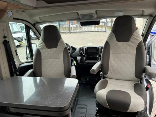Knaus Boxlife 600ME Platinum Selection with pop-top roof photo: 3