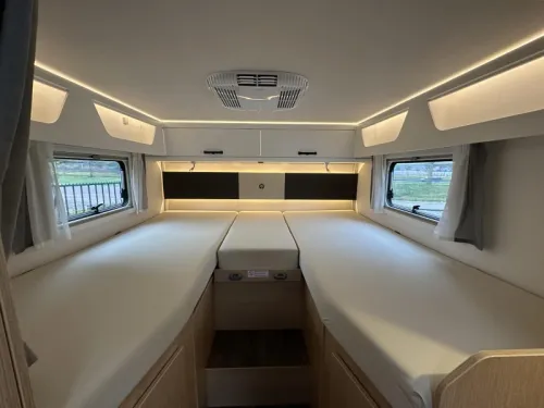Sunlight T 68 Adventure Edition Roof air conditioning, Oven photo: 17