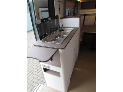 B&uuml;rstner Eliseo 644 C Techo elevable-Tercera cama, Autom&aacute;tica foto: 3