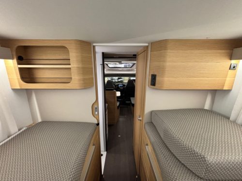 Adria Matrix Plus 670 DL Automaat + Hefbed  foto: 11
