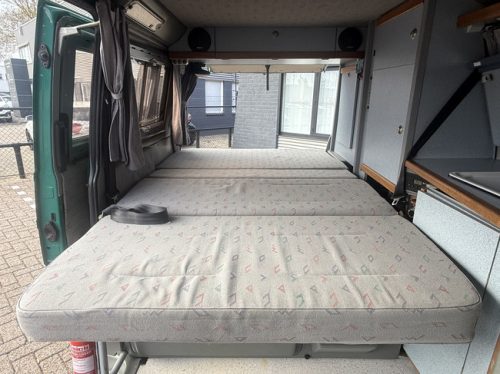 Volkswagen T 4 Carthago Westfalia 2.5 102 PK in sehr gutem Zustand, neue APK, Kastenwagen, 4 Schlafpl&auml;tze, Hubdach, Standheizung, Solarpanel, Anh&auml;ngerkupplung, PDC, A Foto: 18