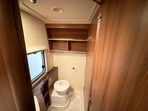 Knaus Sudwind Exclusive 580 UF mover+awning+cabin airco  photo: 11