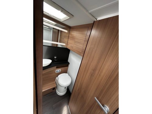 Adria Matrix Plus 670 DC TV & Dish, Bench air conditioning photo: 12