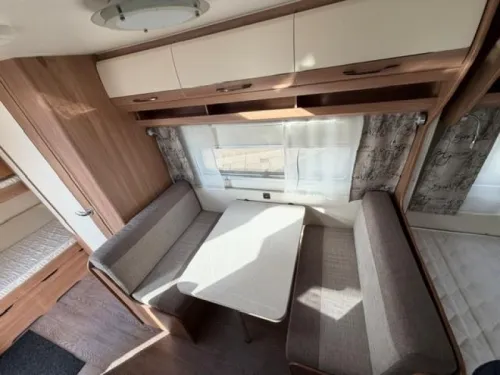 Hobby De Luxe 490 KMF Etagenbett sehr komplett Foto: 13