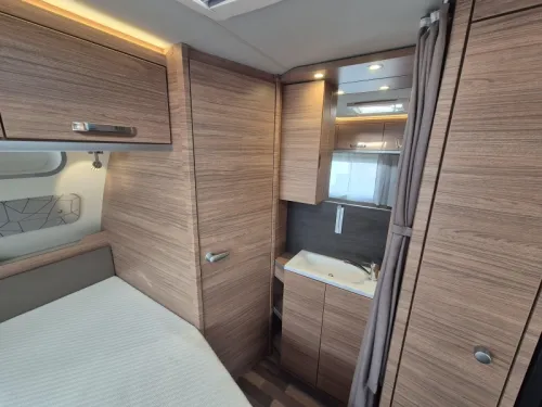 Weinsberg CaraOne Edition HOT 500 FDK Bunk bed photo: 11