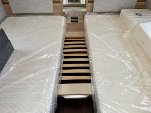 Knaus Sudwind Black Selection 460 EU Summer Air Conditioning Special Offer! photo: 6