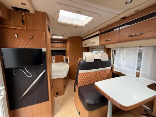 LMC Liberty Cruiser II 592 Compact Fixed bed Air conditioning photo: 12