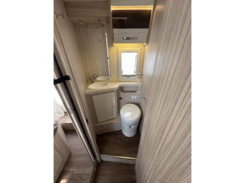 Elnagh Magnum 582 140HP Queensbed Roof Air Conditioner photo: 9