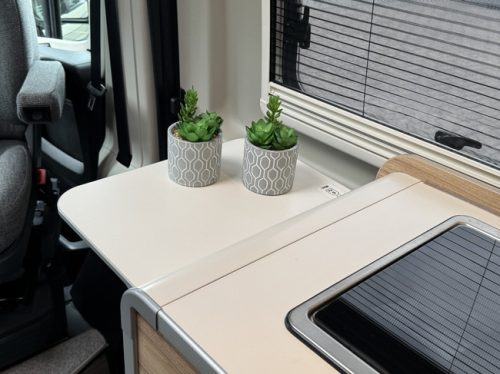 Hymer Yosemite 600 LITS JUMEAUX 160 ch Euro6 Fiat Ducato **Unique/Chauffage diesel/4 places assises/2x batterie auxiliaire/Store/1er propri&eacute;taire/Seulement photo: 12