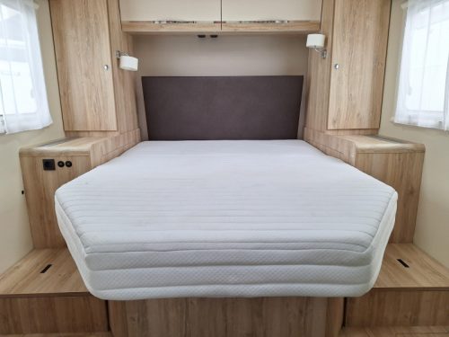 Eura Mobil Profila RS 720 QB FIXED BED+POP-TOP ROOF  photo: 4