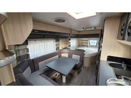 Hobby De Luxe Edition 650 KMFE awning photo: 3