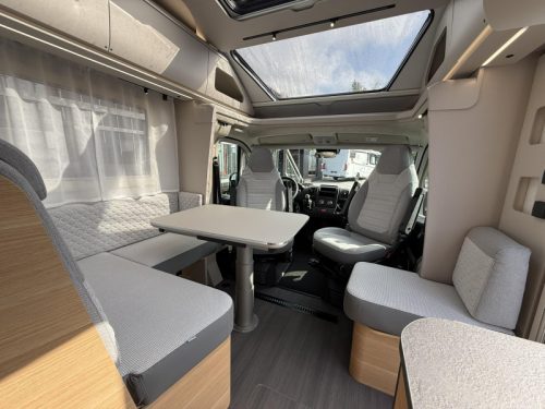 Adria Coral Axess 600 SL 7 m&egrave;tres lits jumeaux photo : 12