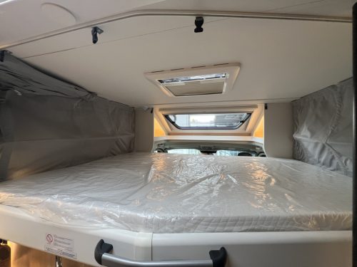 Sunlight T68 ADVENTURE EDITION SINGLE BEDS+POP-TOP ROOF 9-SPEED AUTO photo: 3