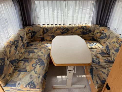 Knaus Blue Line 450 TF con asiento en U y avanc&eacute; de 2023 foto: 5