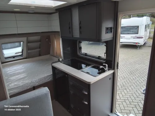 Hobby On Tour 390 SF compact caravan photo: 2