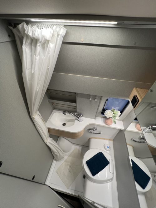 Hymer Free S600 AUTOMATIC TRANSVERSE BED + POP-TOP ROOF BICYCLE RACK photo: 9