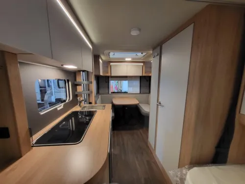 Caravane Knaus Sport 460 EU tr&egrave;s compl&egrave;te photo : 4
