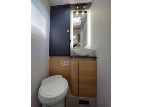 Adria Coral 650 DL L&auml;ngsbetten/face2face/heavy Foto: 15