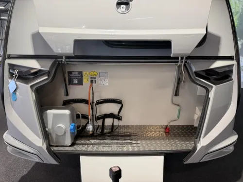 Knaus Sudwind Black Selection 450 FU Dachklimaanlage / Franz&ouml;sisches Bett Foto: 7