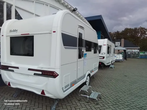 Hobby On Tour 390 SF compact caravan photo: 8