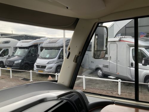 Hymer B 674 SL 2.3 M. 130 PK Vollintegriert, 4 Schlafpl&auml;tze 4 Gurte, Einzelbetten, Hubbett, Motor-Klimaanlage, Bj.2008 Ihr Wohnmobil-Verkaufsvermittler Marum Camper Zentrum on the road Foto: 13