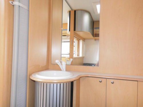 Beyerland Quartz 460 LB New awning and mover! photo: 5