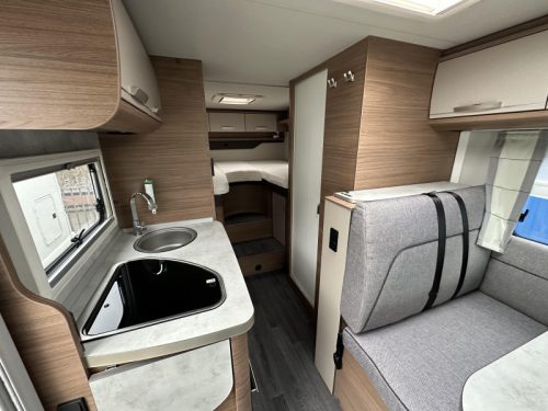 Knaus L!ve I 650 MEG AUTOMAAT 180PK Foto: 2