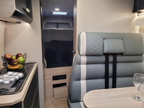 Chausson V 690 Sport-line pop-top roof bed photo: 22