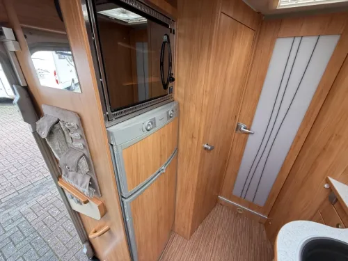 Adria Coral S 690 SP Queensbed Airco 2009 photo: 13