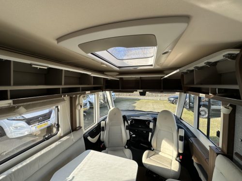 Hymer BML-I 780 OVERHEAD CUPBOARDS INSTEAD OF DROP-DOWN BED!  photo: 10