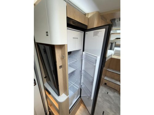 Hymer B-MC I 680 Blackline Single beds Awning Lithium Towing hitch photo: 18
