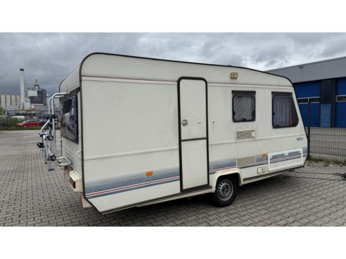 Adria Optima 425 TK fixed bed seating toilet room photo: 12