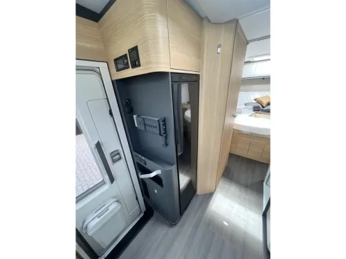 Adria Coral Plus 670 SC - QUEENSBED foto: 16