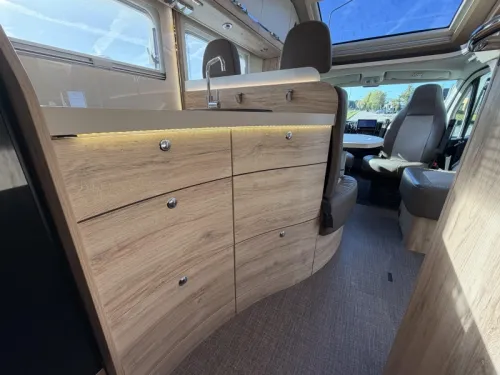Eura Mobil Profila T 695 EB Wintervast, Lengtebedden  foto: 10