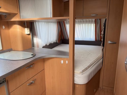Knaus Sudwind Premium Line 450 FU Mover/Awning/Bike rack photo: 2