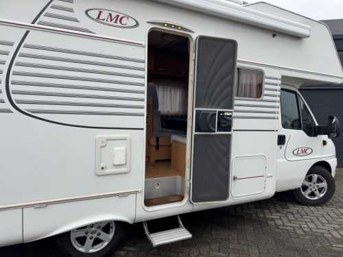 LMC Liberty 680 G Overcab photo: 5