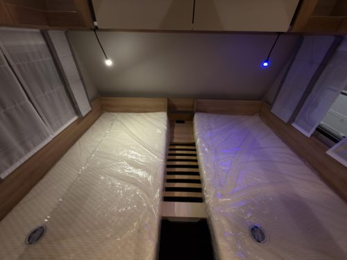Knaus Sport 460 EU 1800 KG + Einzelbetten Foto: 10