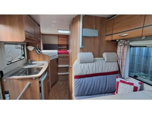 B&uuml;rstner Travel Van T 620 1st owner / NL camper photo: 7