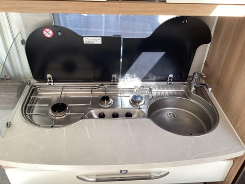 Hobby De Luxe 460 UFE omnistor photo: 14