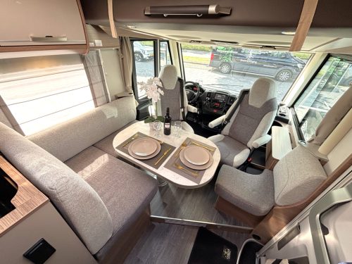 Knaus Live I 650 MEG 9TR AUTOMAAT ENKELE BEDDEN HEFBED 160PK Foto: 1