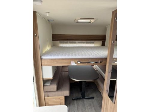 B&uuml;rstner Premio Plus 520 TL spacious family caravan photo: 12