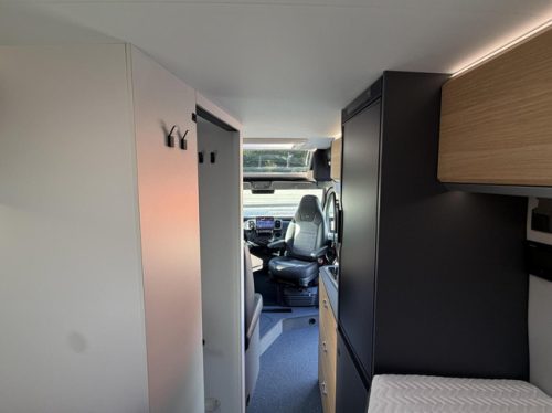 Adria 640 SLB 60 Years 8T-Automaat Enkele Bedden Luifel Luxe Cabine foto: 19