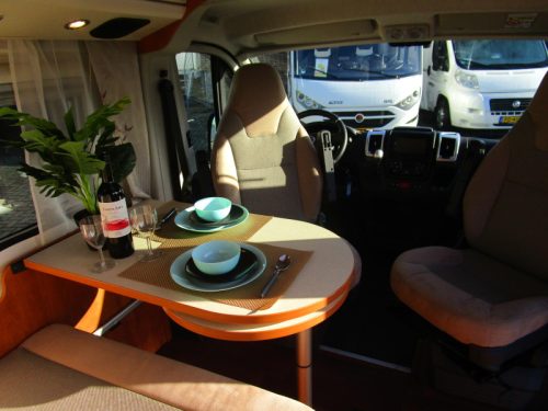 Malibu Van 640 LE Single beds, Automatic photo: 3
