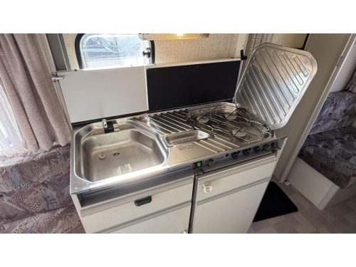 B&uuml;rstner Holiday 395 TK folding bunk bed sitting toilet photo: 7