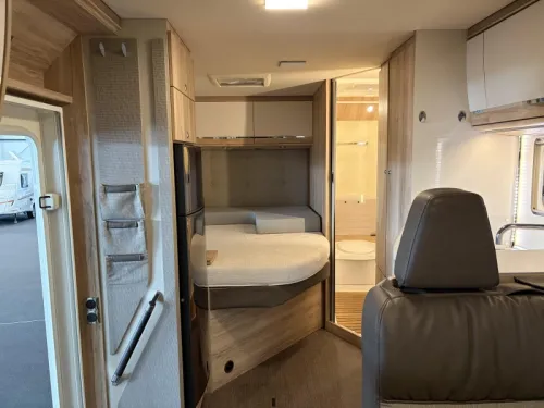 Eura Mobil Profila T 675 SB Franz&ouml;sisches Bett / Navigation Foto: 17